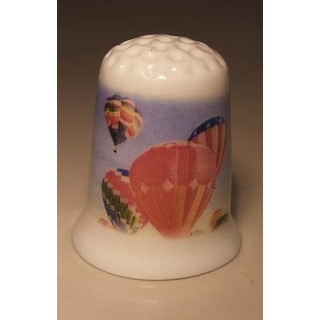 Luchtballon op een porselein vingerhoedje nr09