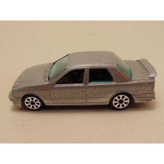 Ford Sierra Sapphire 1:43 Bburago zilverkleurig