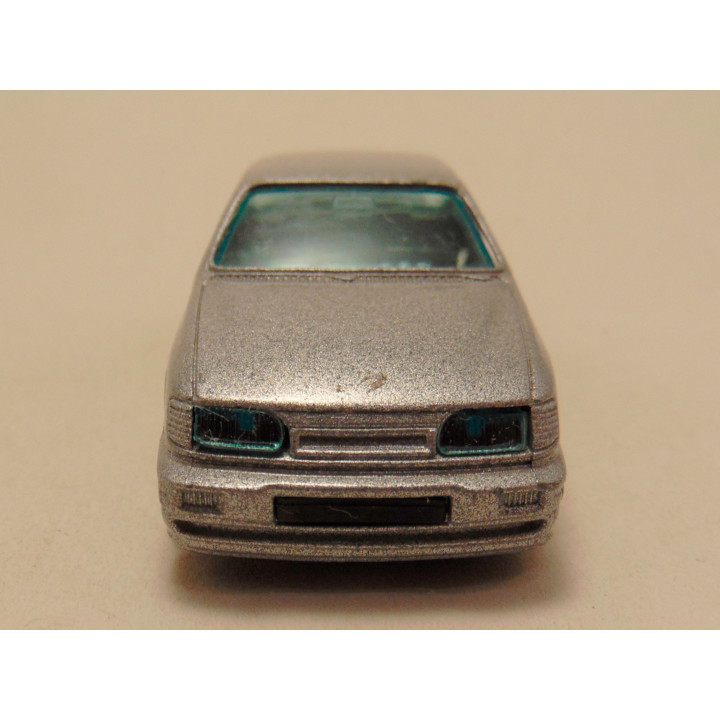 Ford Sierra Sapphire 1:43 Bburago zilverkleurig