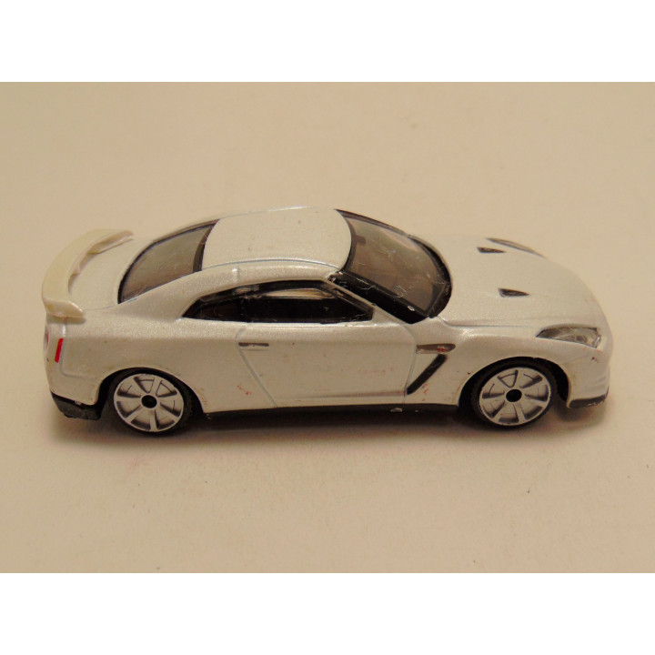 Nissan GT R 2009 1:43 Bburago wit