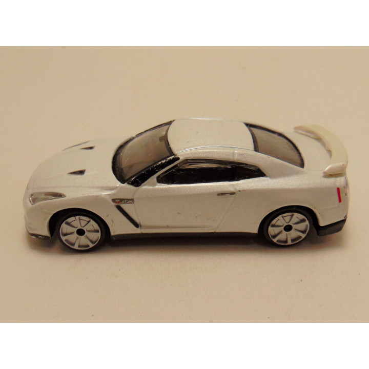 Nissan GT R 2009 1:43 Bburago wit