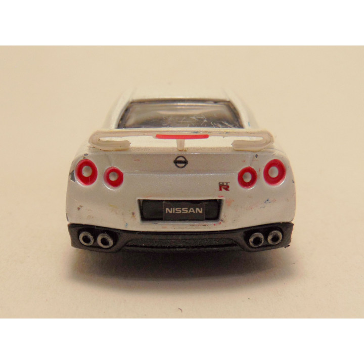 Nissan GT R 2009 1:43 Bburago wit