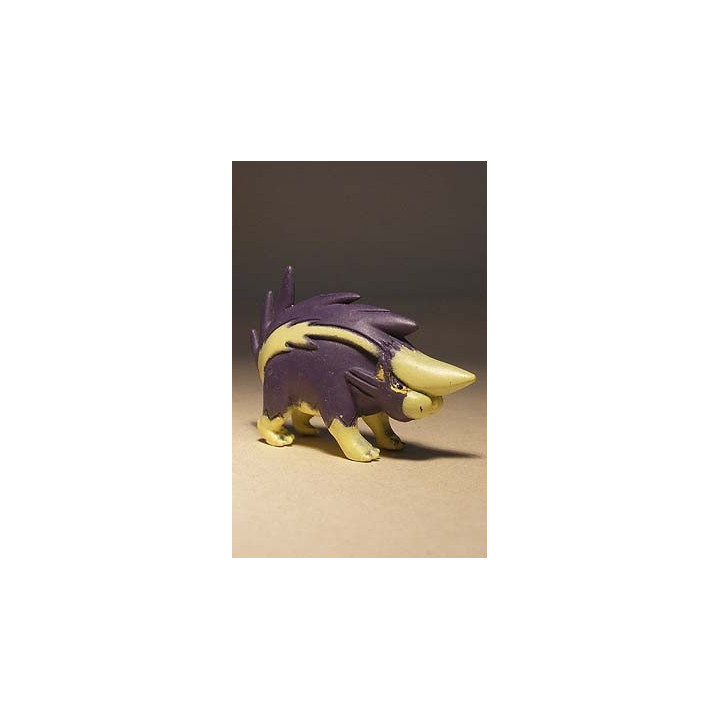 Skuntank Pokemon figuur