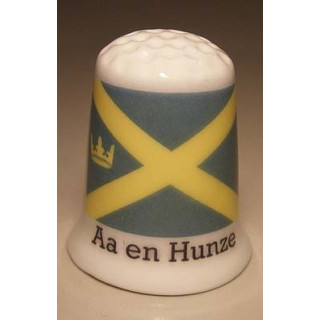 Aa en Hunze Nederlandse gemeentevlag op een porselein vingerhoedje