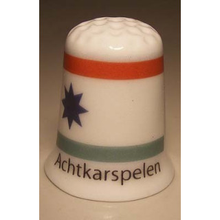 Achtkarspelen Nederlandse gemeentevlag op een porselein vingerhoedje