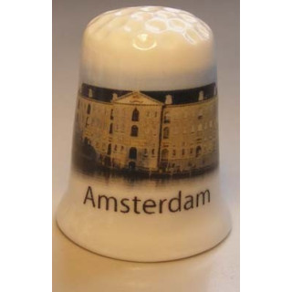 Amsterdam scheepvaart museum op een porselein vingerhoedje