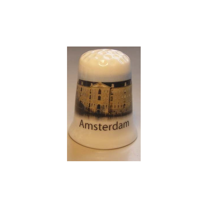 Amsterdam scheepvaart museum op een porselein vingerhoedje