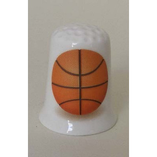 Basketbal op een porselein vingerhoedje