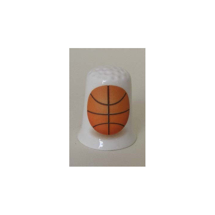 Basketbal op een porselein vingerhoedje