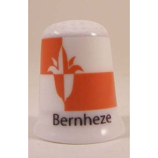 Bernheze Nederlandse gemeentevlag op een porselein vingerhoedje
