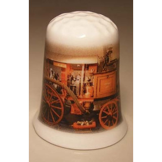 Oldtimer brandweerwagen op een vingerhoedje