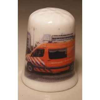 Nederlands brandweerwagen op een vingerhoedje