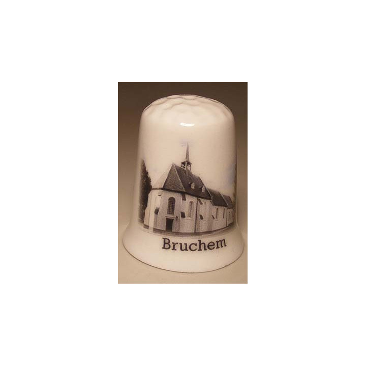 Hervormde kerk in Bruchum in de gemeente Zaltbomme op een vingerhoedje