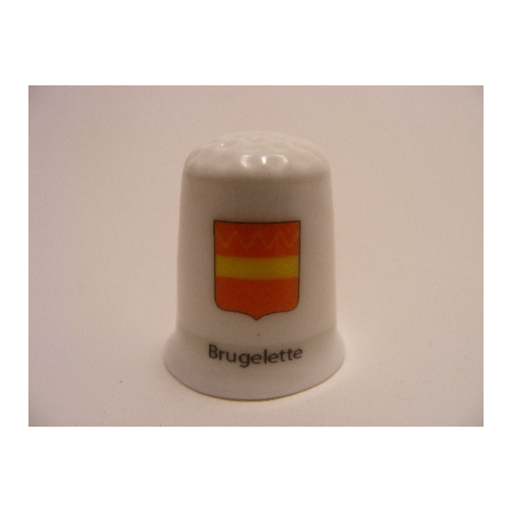 Brugelette vlag Belgie op een porselein vingerhoedje