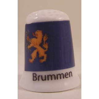 Brummen Nederlandse gemeentevlag op een porselein vingerhoedje