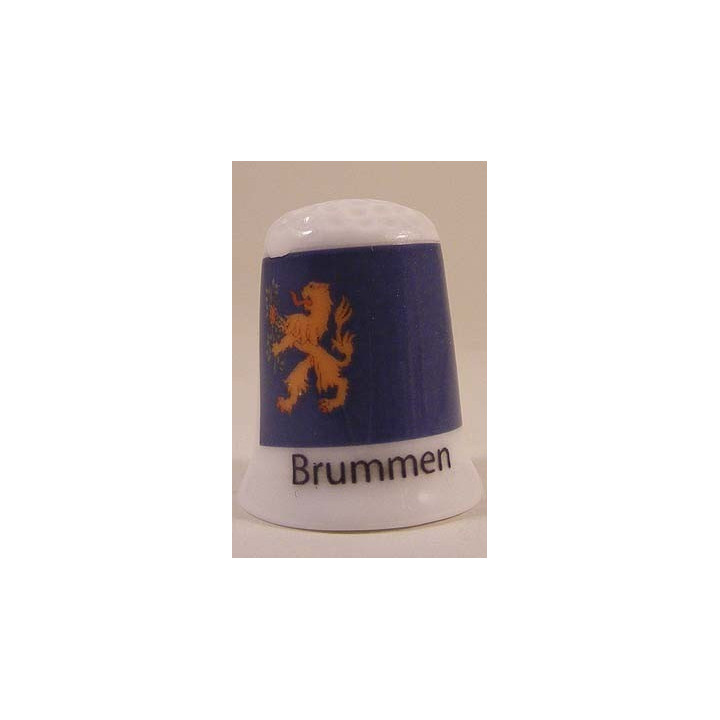 Brummen Nederlandse gemeentevlag op een porselein vingerhoedje