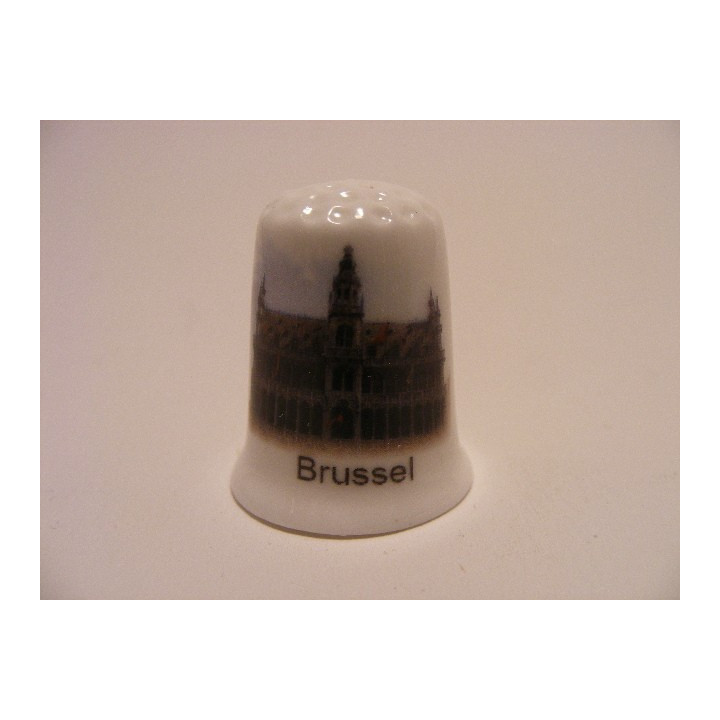 Brussel op een porselein vingerhoedje