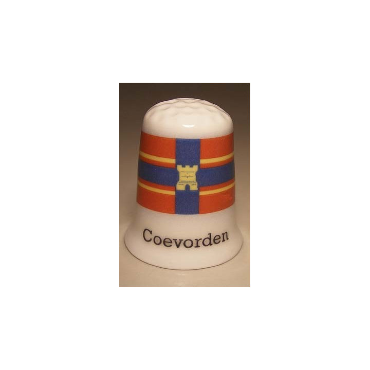 Coevorden Nederlandse gemeentevlag op een porselein vingerhoedje