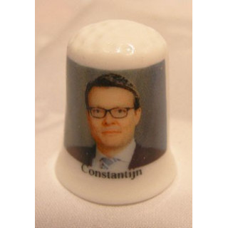 Constantijn Christof Frederik Aschwin Prins der Nederlanden op een vingerhoedje