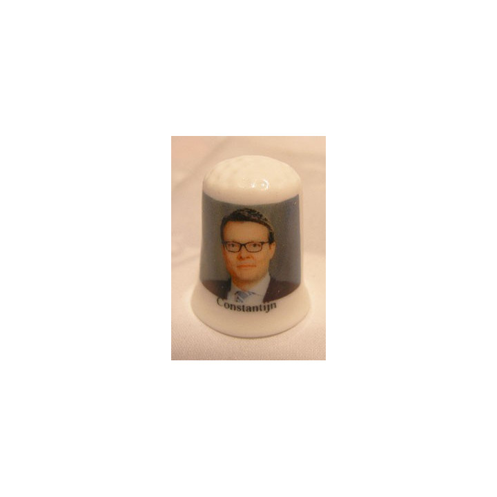 Constantijn Christof Frederik Aschwin Prins der Nederlanden op een vingerhoedje
