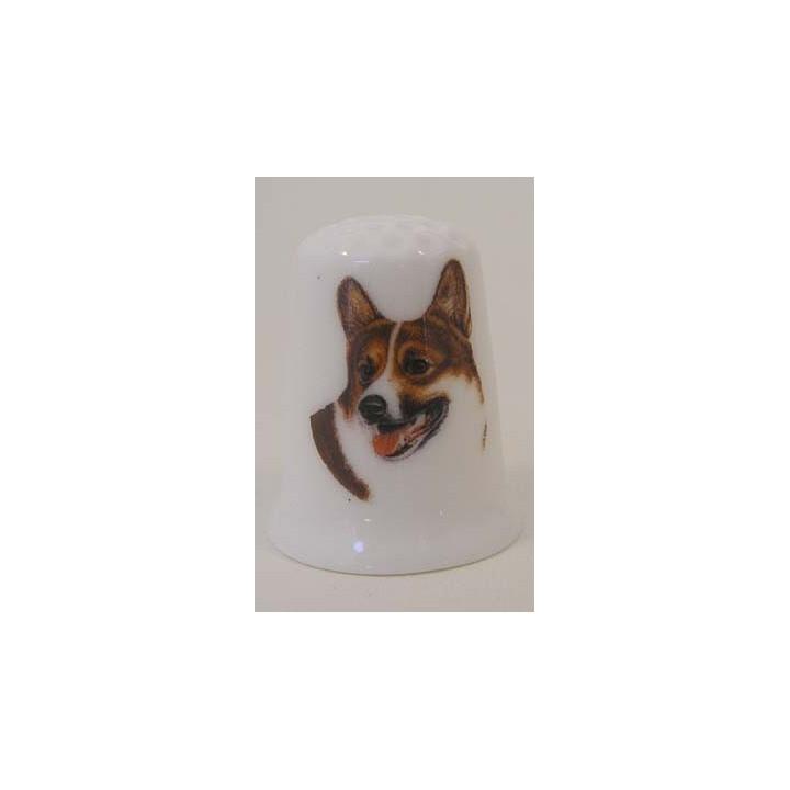 Corgi hond op een porselein vingerhoedje