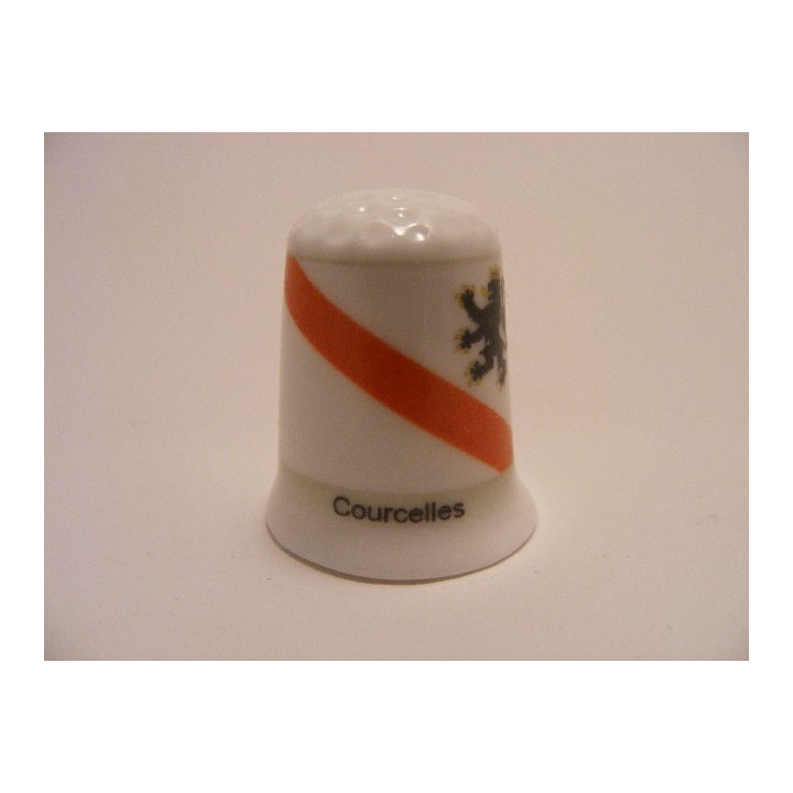 Courcelles vlag Belgie op een porselein vingerhoedje