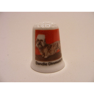 Dandle Dinmont terier getekend op een porselein vingerhoedje