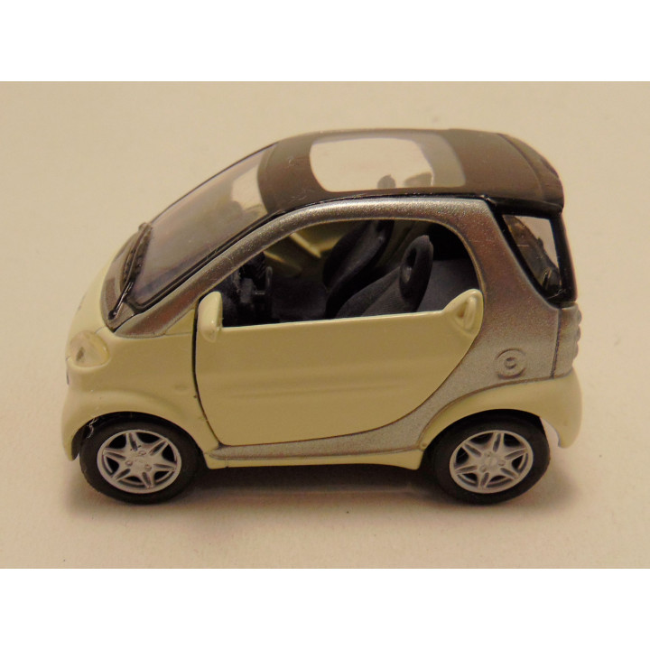 Smart City coupe 1:33 Maisto creme