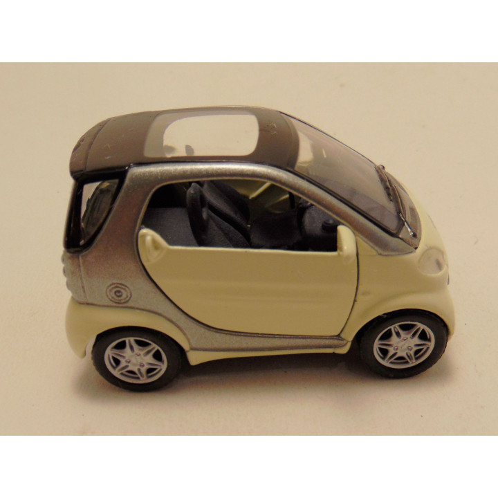 Smart City coupe 1:33 Maisto creme