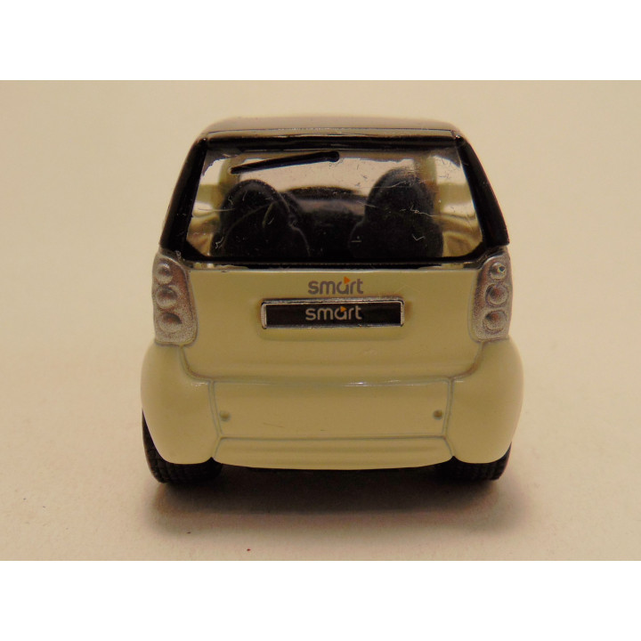 Smart City coupe 1:33 Maisto creme