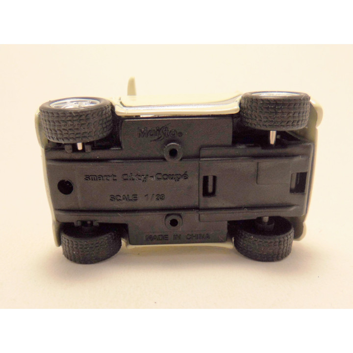 Smart City coupe 1:33 Maisto creme