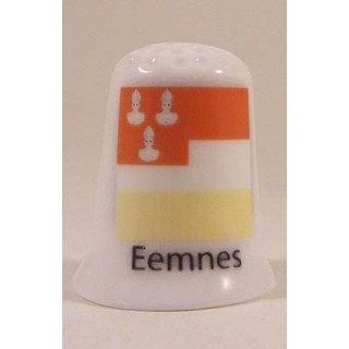 Eemnes Nederlandse gemeentevlag op een porselein vingerhoedje