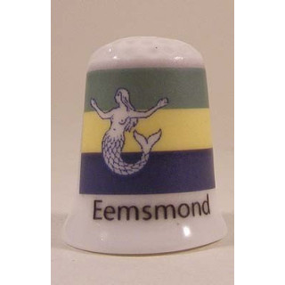 Eemsmond Nederlandse gemeentevlag op een porselein vingerhoedje