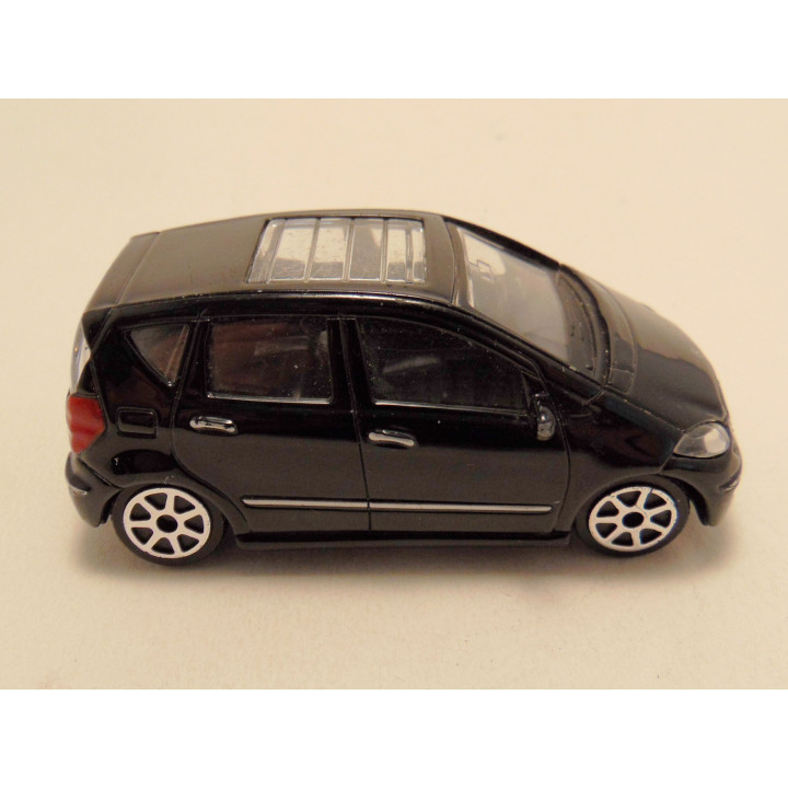 Mercedes A class 1:43 Maisto zwart