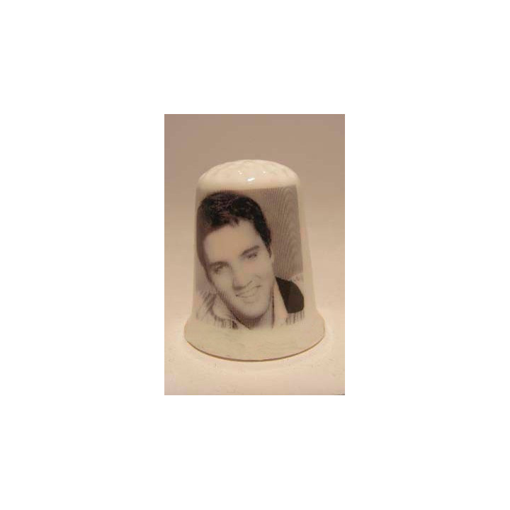 Elvis Presley the king op een porselein vingerhoedje