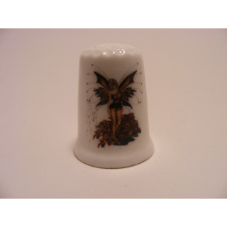 Engel - elfje getekend op een porselein vingerhoedje