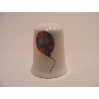 Feest ballon tekening op een porselein vingerhoedje