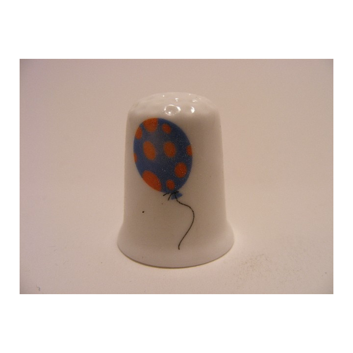 Feest ballon tekening op een porselein vingerhoedje