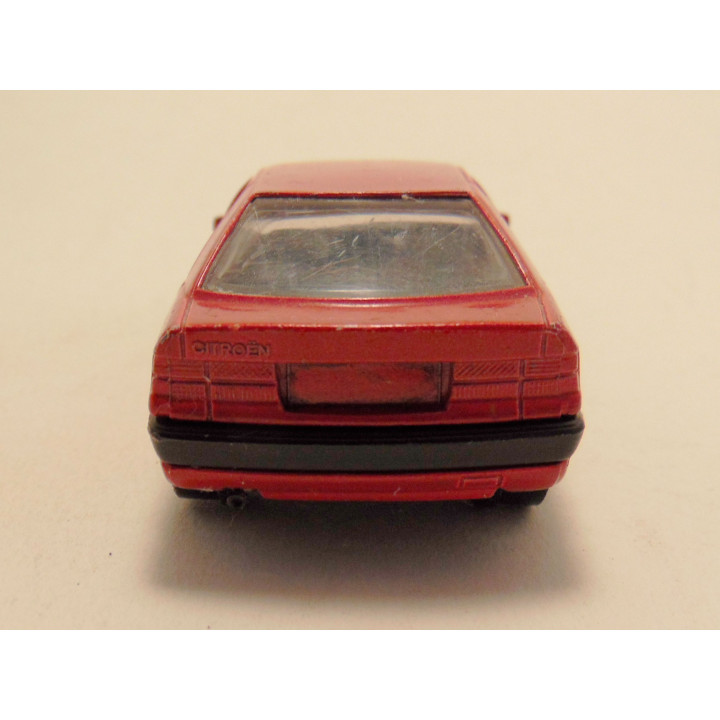 Citroen Xantia 1:43 Bburago roodroze