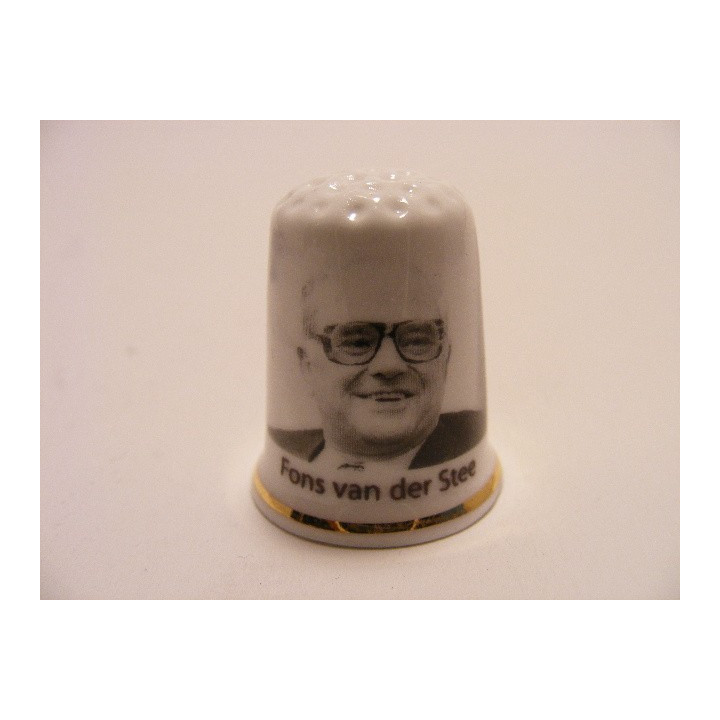 Fons van der Stee Kabinet Den Uyl 1973-1977 op een porselein vingerhoedje Fons van der Stee Kabinet Den Uyl 1973-1977 op een porselein vingerhoedje