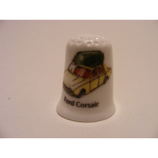 Ford Corsair met boot op dak op een porselein vingerhoedje