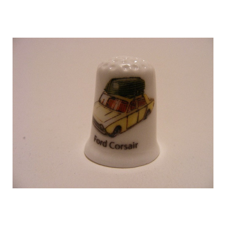 Ford Corsair met boot op dak op een porselein vingerhoedje