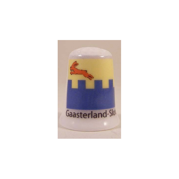 Gaasterland Sloten Nederlandse gemeentevlag op een porselein vingerhoedje Gaasterland Sloten Nederlandse gemeentevlag op een porselein vingerhoedje