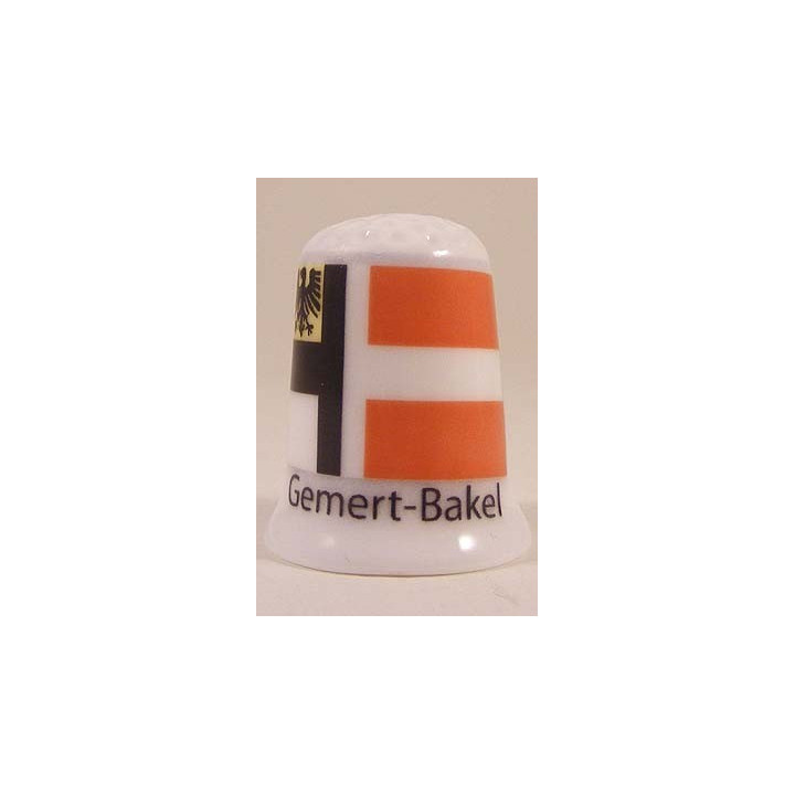 Gemert Bakel Nederlandse gemeentevlag op een porselein vingerhoedje
