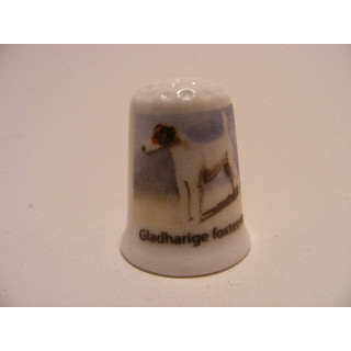 Gladharige foxterrier getekend op een porselein vingerhoedje