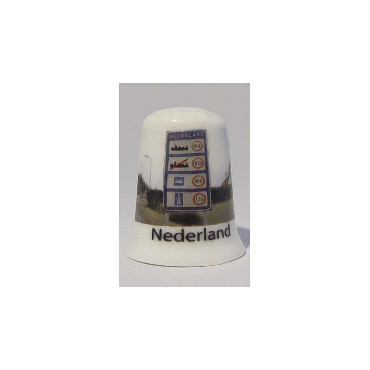 Grensbord van Nederland op een porselein vingerhoedje