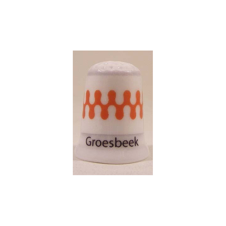 Groesbeek Nederlandse gemeentevlag op een porselein vingerhoedje