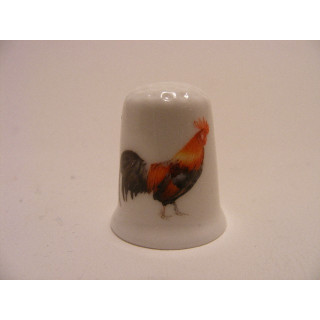 Haan op een porselein vingerhoedje