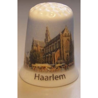Haarlem op een porselein vingerhoedje Haarlem op een porselein vingerhoedje