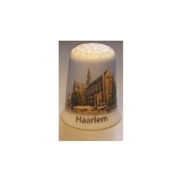 Haarlem op een porselein vingerhoedje Haarlem op een porselein vingerhoedje